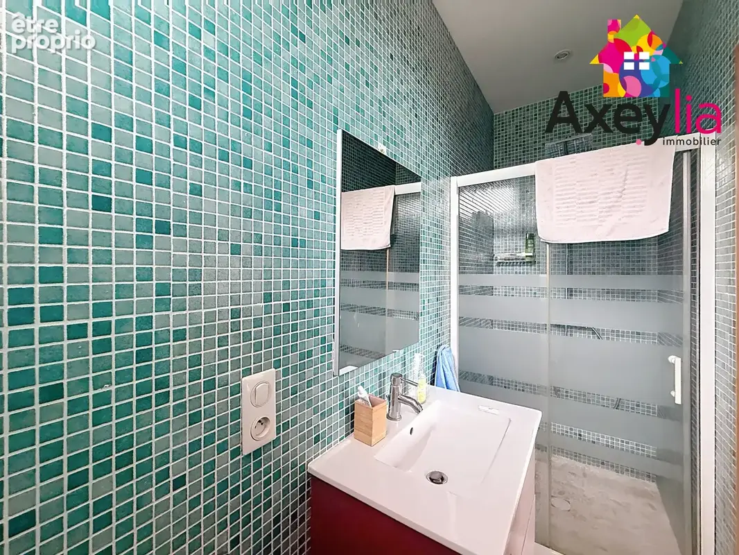 A vendre - riorges - maison contemporaine de 2011 avec cinq chambres, terrain et piscine - photo 21