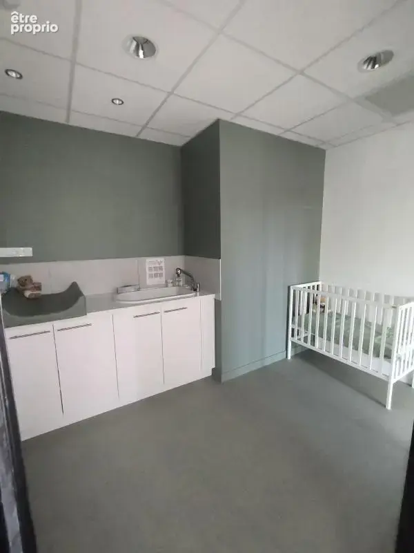 A VENDRE Local commercial - 241m² - BELLEVILLE-EN-BEAUJOLAIS - Face gare - photo 5