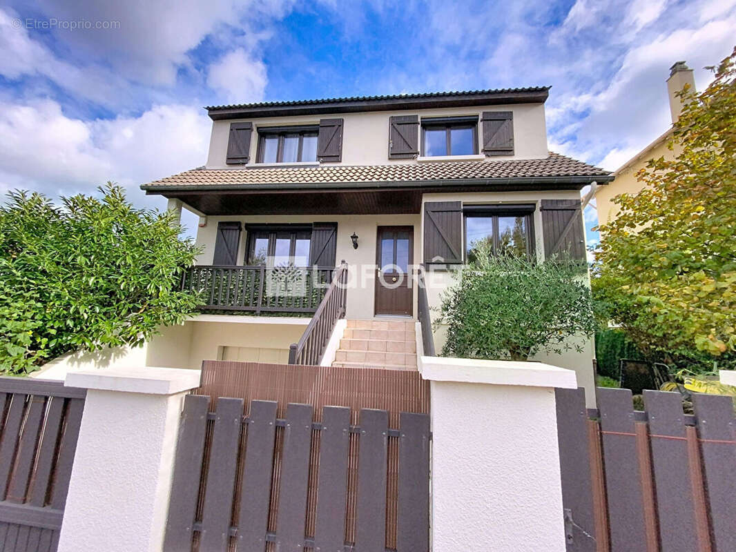 Maison à VERNEUIL-SUR-SEINE