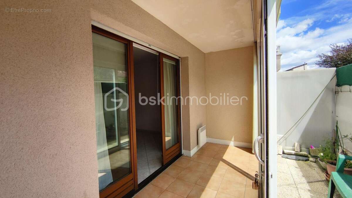 3 pièces de 68m2 en rez-de-chaussée avec loggia, terrasse et parking - photo 7