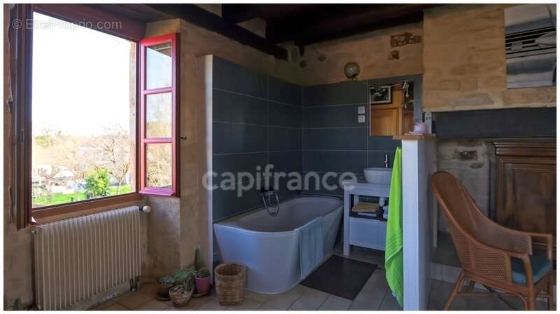 Maison de caractère avec vue château – Milhac - photo 11