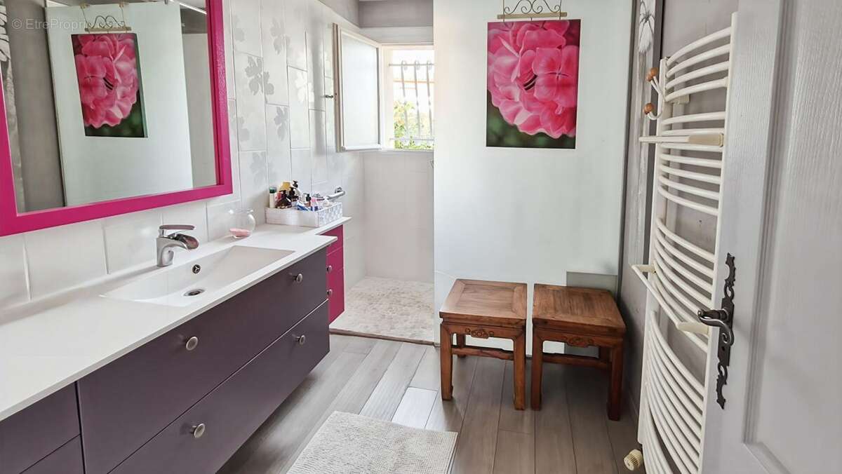 SAINT-SATURNIN LES AVIGNON Maison  7 pièce(s)  155 m² 449 000 - photo 10