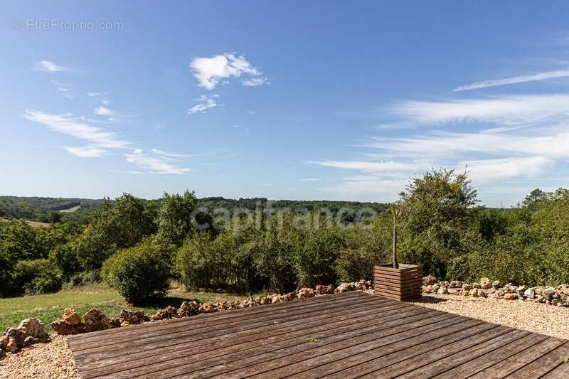 Maison à NOTRE-DAME-DE-SANILHAC