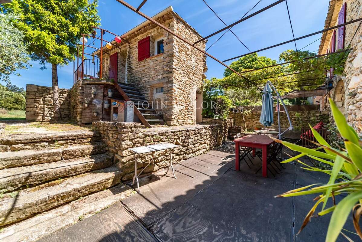 Maison à GORDES