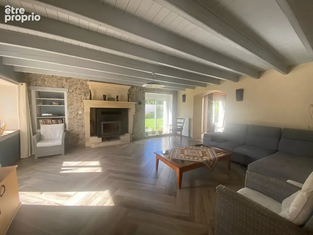Maison en pierres à étage, 2 pièces de vie salon/salle à manger, 4 chambres, terrasses, jardin et nombreuses d - photo 4
