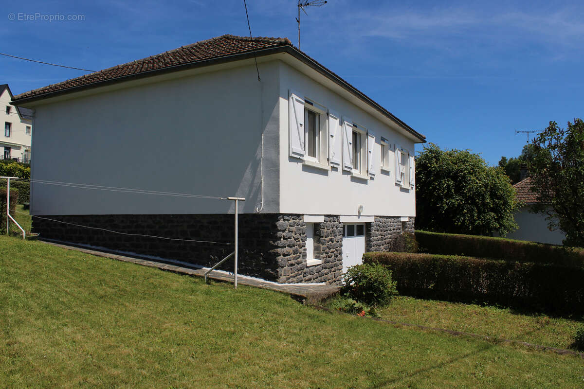 Maison à MAURIAC