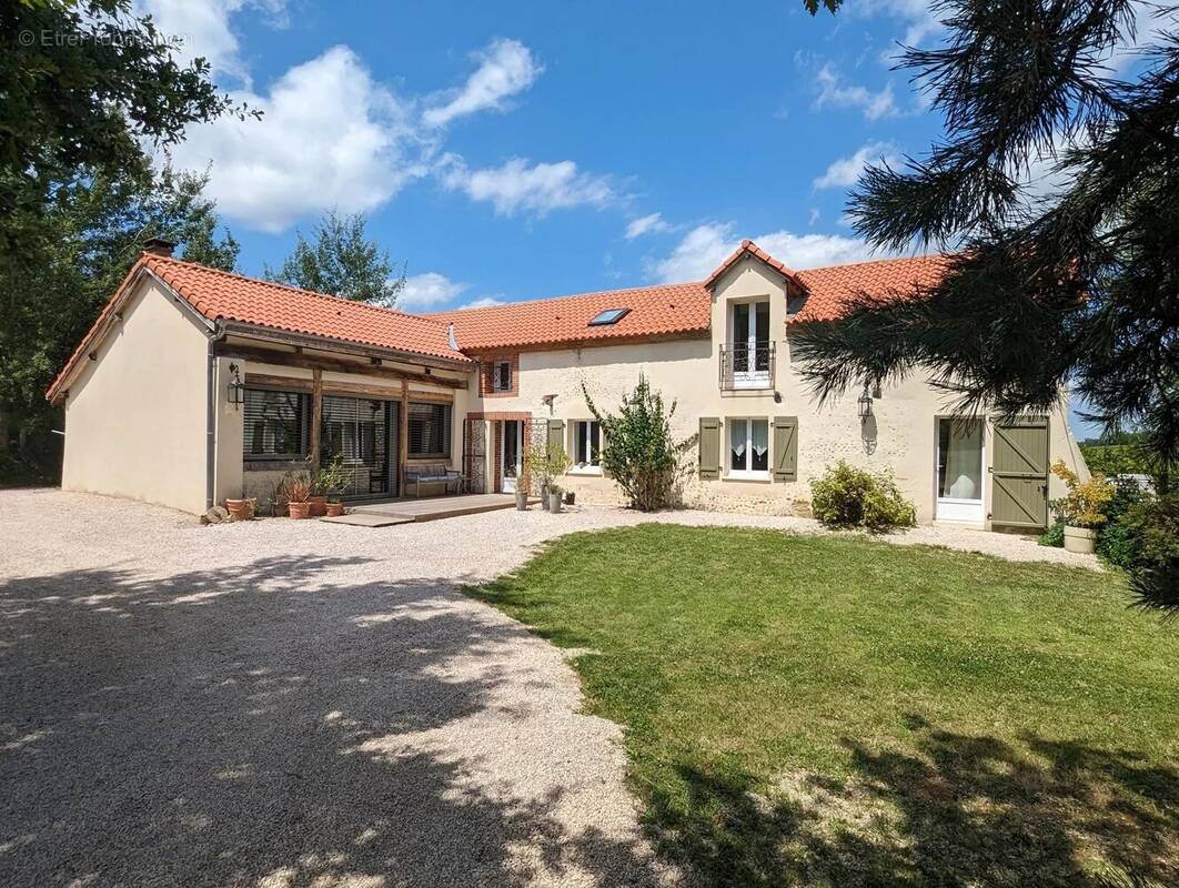 Maison à LEMBEYE