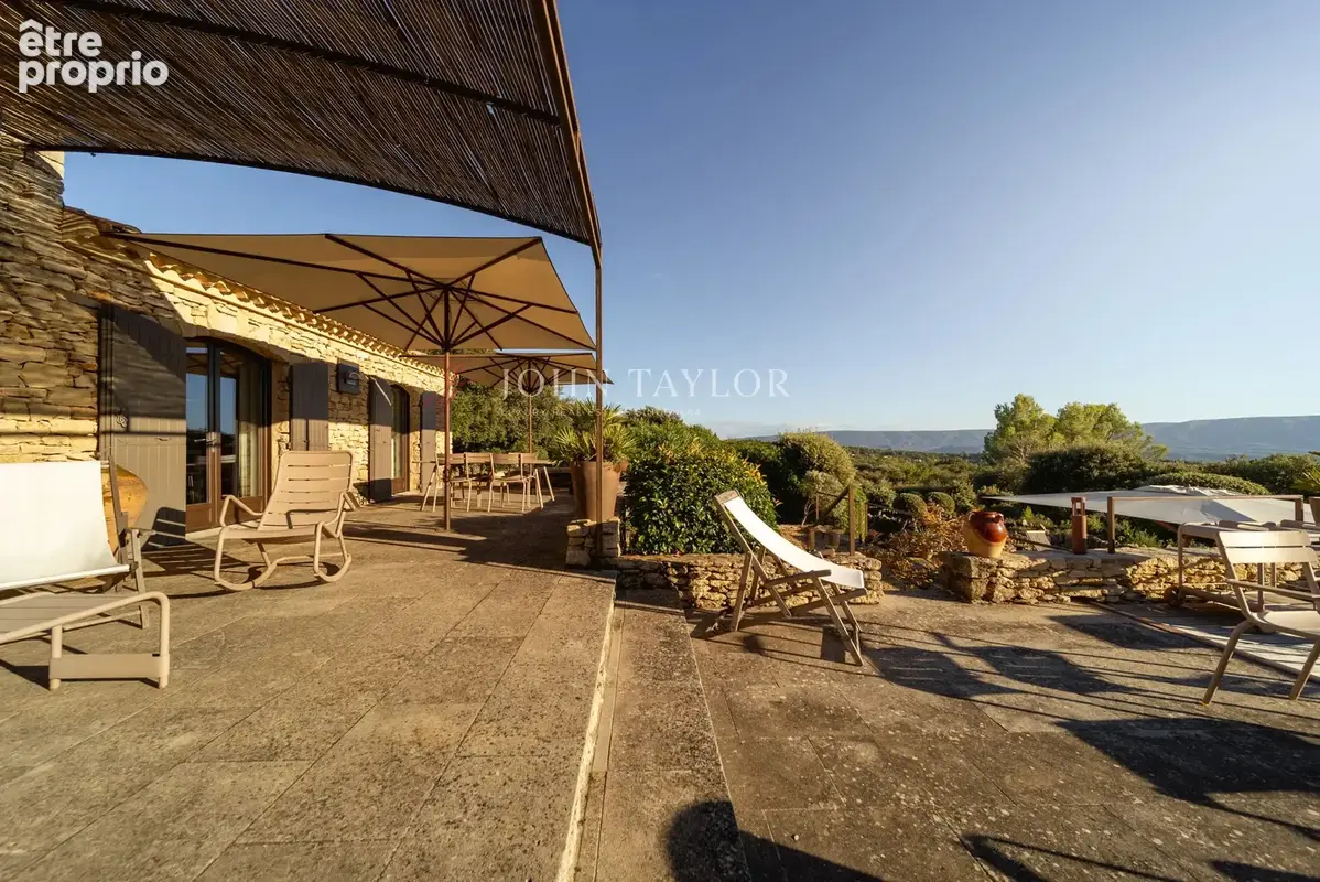 Superbe propriété en pierre avec piscine et vue panoramique sur le Luberon à Gordes, Provence. - photo 21