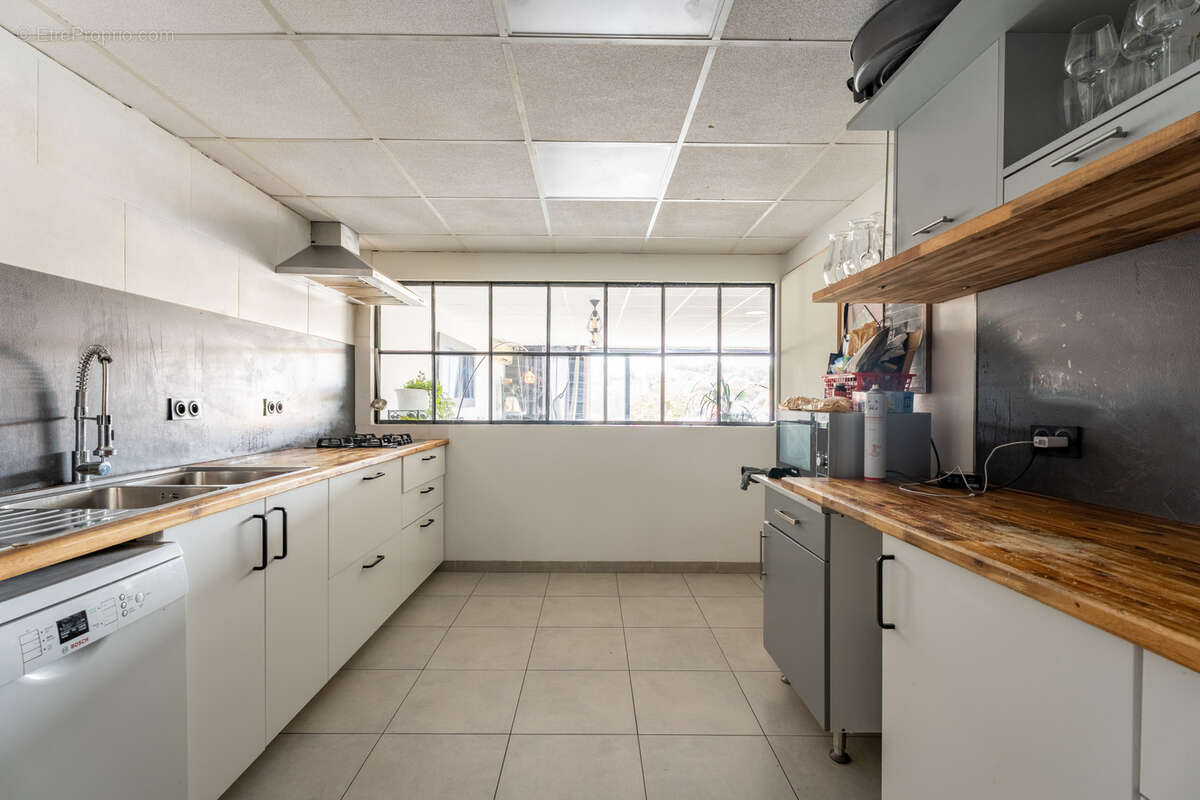 Commerce à CARRY-LE-ROUET