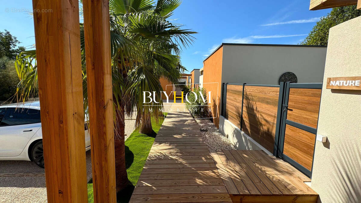 Maison à L&#039;ISLE-SUR-LA-SORGUE