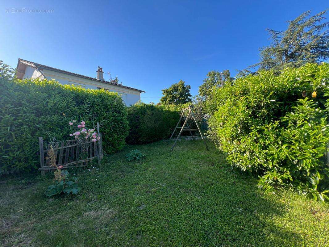 Maison avec jardin, garage et terrain constructible - photo 30