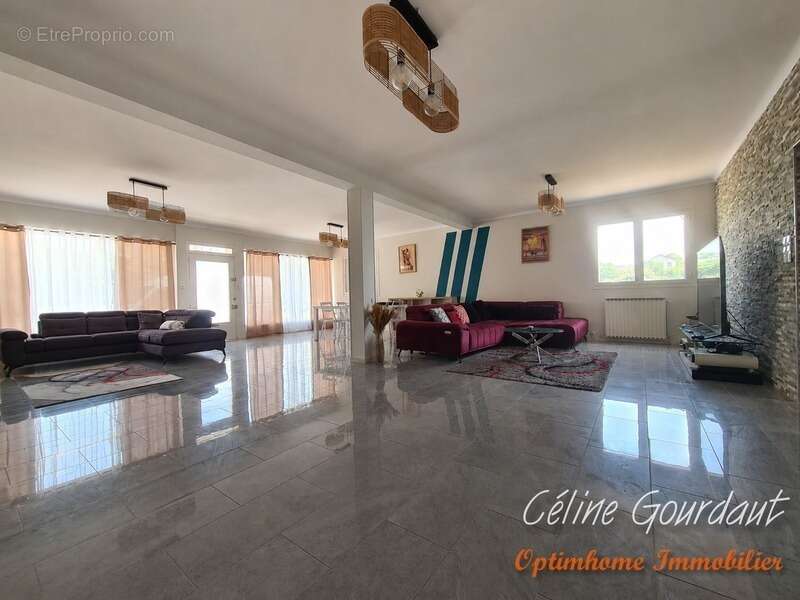 Maison à LINARDS