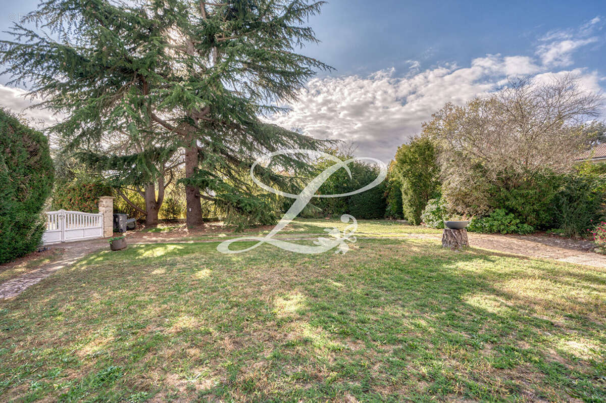 Maison à LE MESNIL-LE-ROI