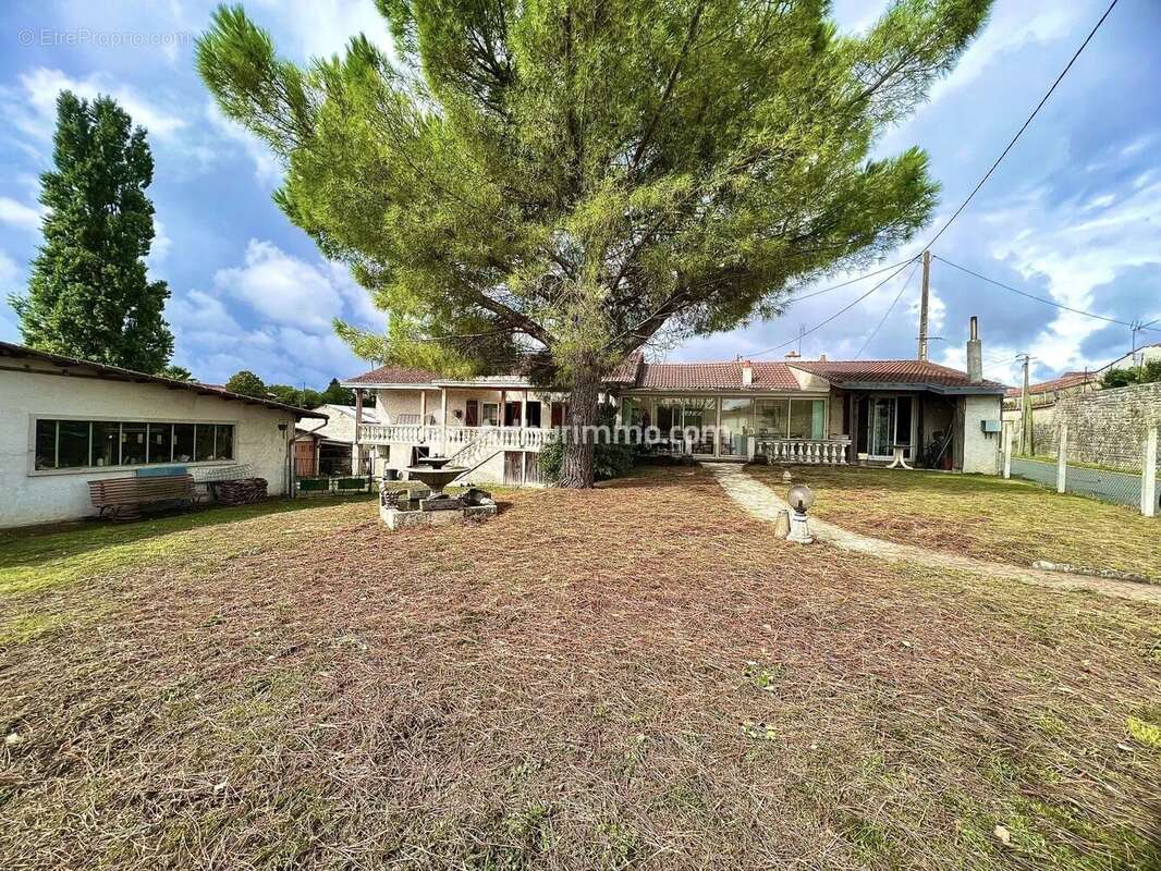 Maison à SAINT-SEVERIN-SUR-BOUTONNE