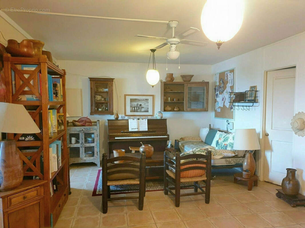 Maison 207 m² à Saint-Denis  - photo 6