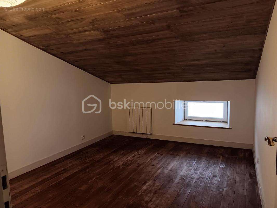 Commerce à SAUZE-VAUSSAIS