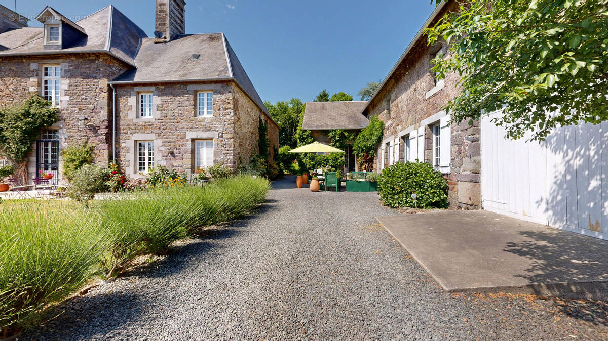 Maison à SAINT-MARTIN-DE-CENILLY
