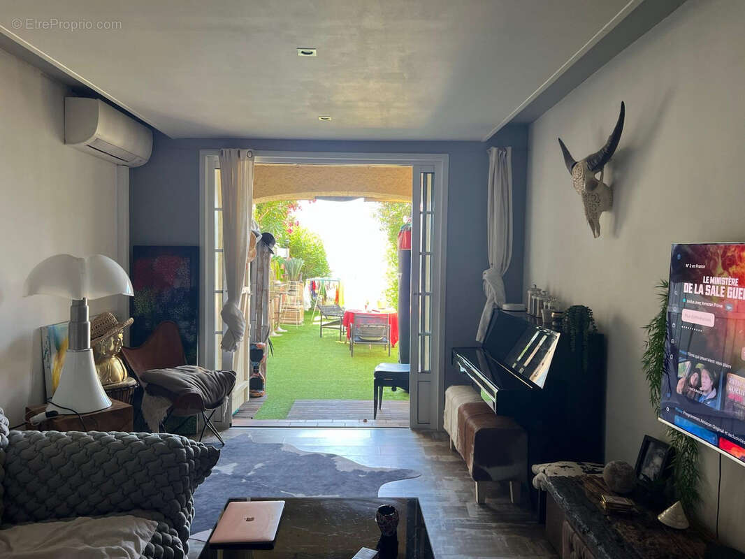 Appartement à SAINT-CYR-SUR-MER