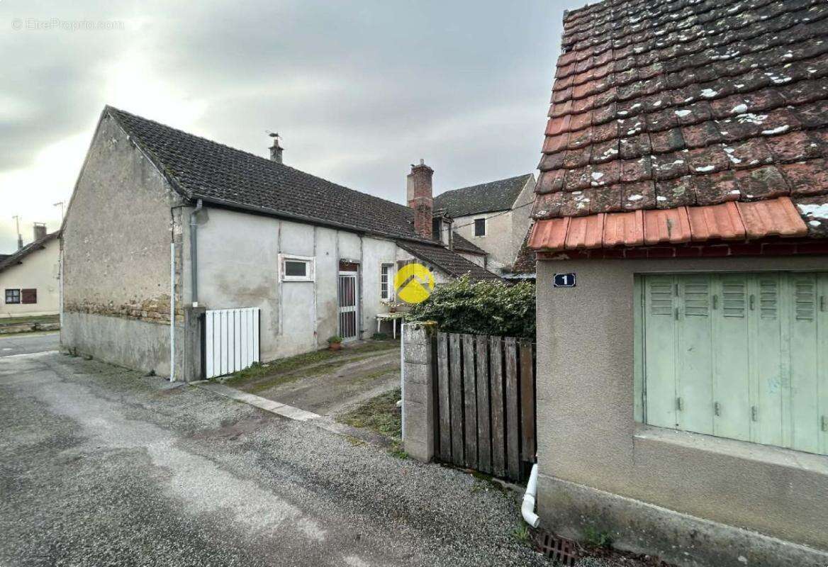 Maison à LE VEURDRE