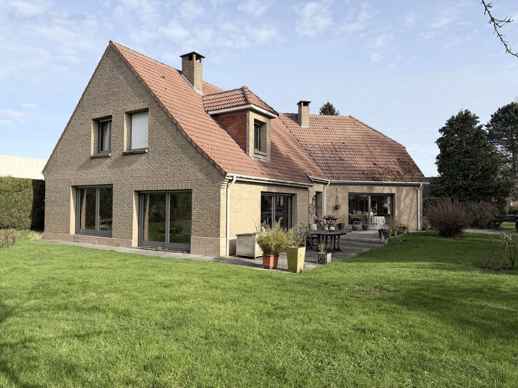 Maison à HAZEBROUCK