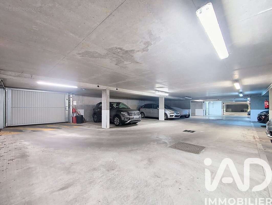 Photo 6 - Parking à YERRES