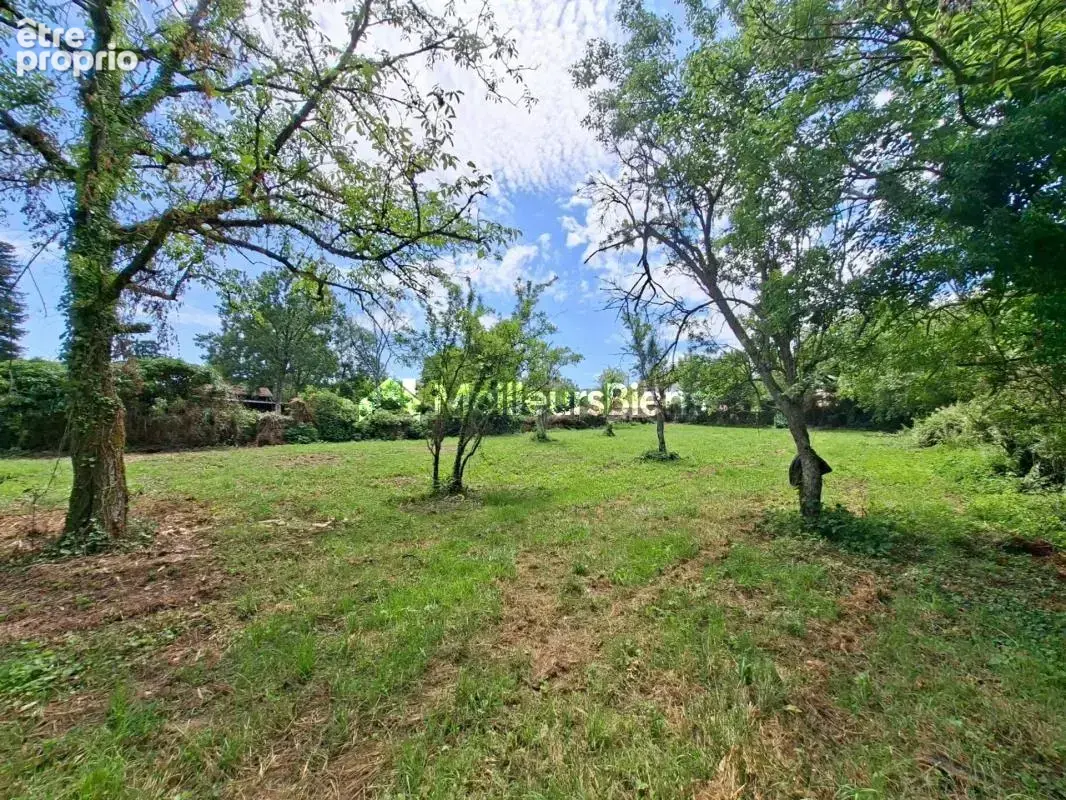 Terrain à VAIVRE-ET-MONTOILLE