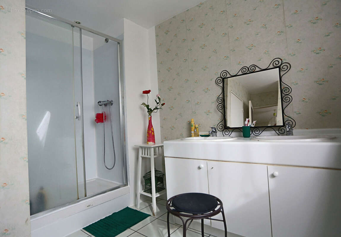 Maison à SAINT-BEAUZIRE