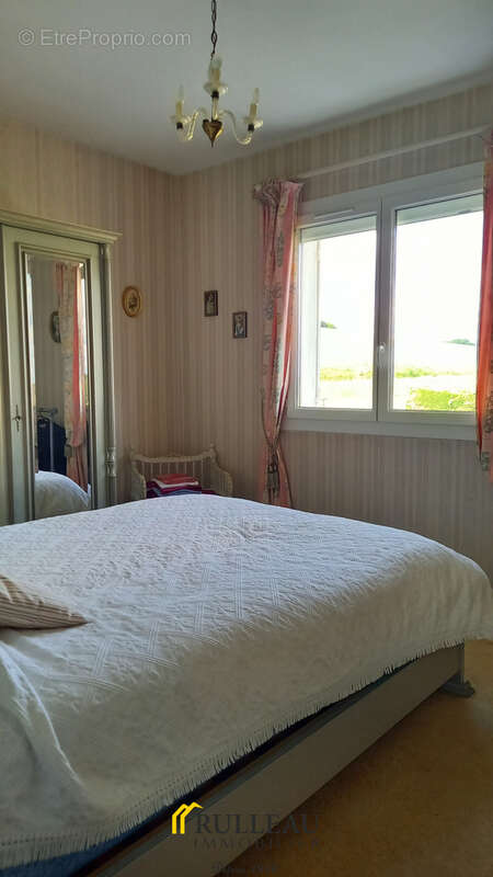 Maison familiale avec vue estuaire, terrasse et grand terrain arboré à Plassac - photo 12