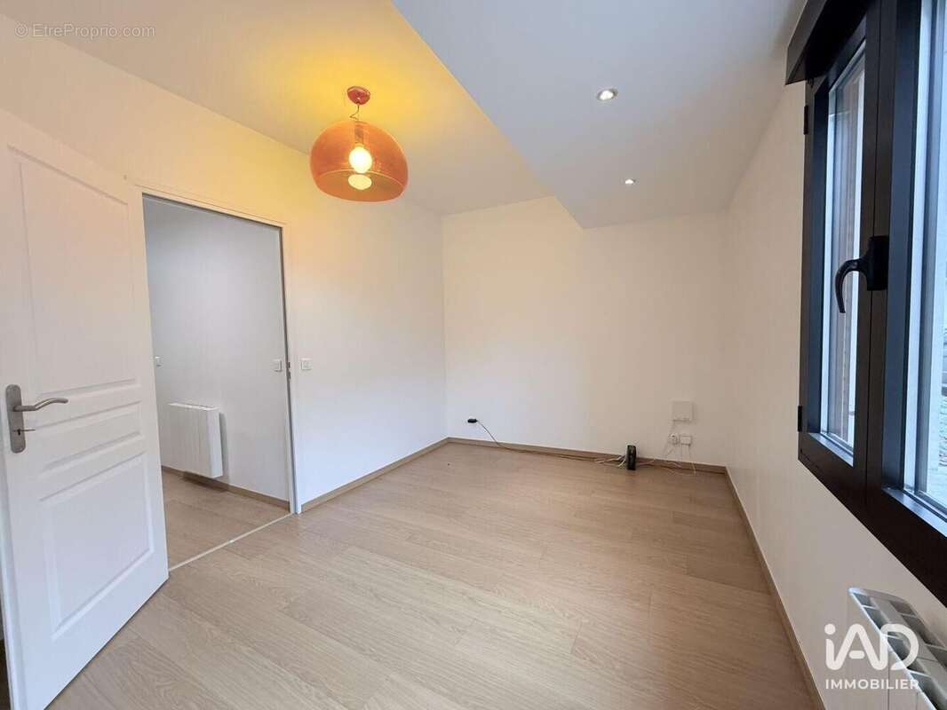 Photo 3 - Commerce à ETIOLLES