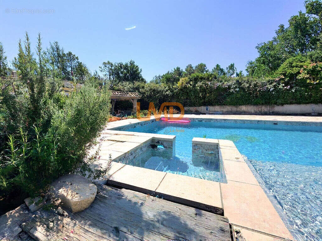 Propriété de 265 m², piscine, logements indépendants à Tourrette - photo 6