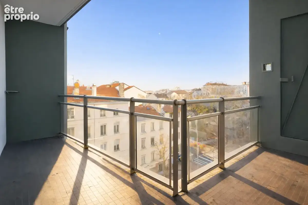 Lyon 7e - Jean Macé - Avenue Berthelot - Appartement de caractère en étage élevé avec balcon - photo 5