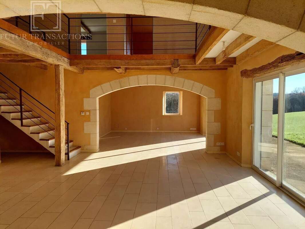 Maison à SAINT-FRONT-LA-RIVIERE