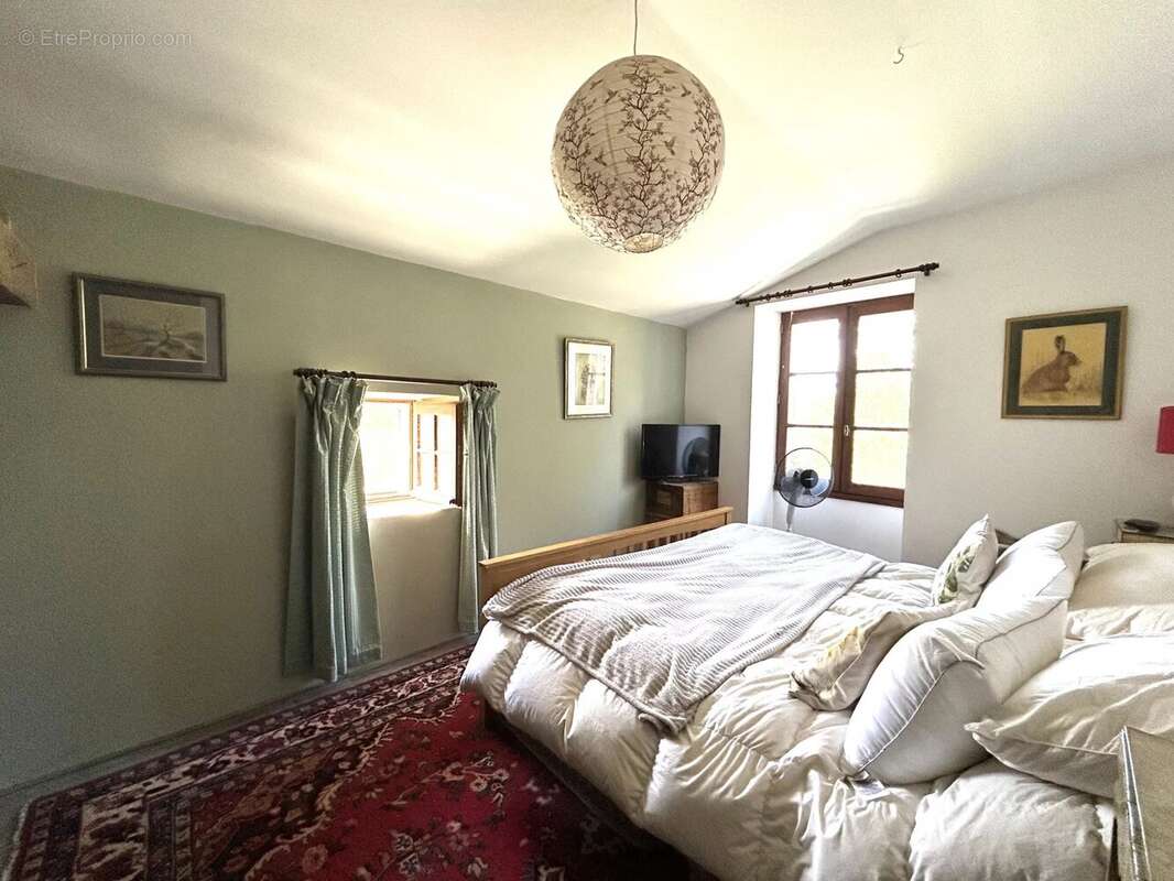 Jolie maison en pierre de 3 chambres avec grand jardin et grange, près de Civray - photo 8