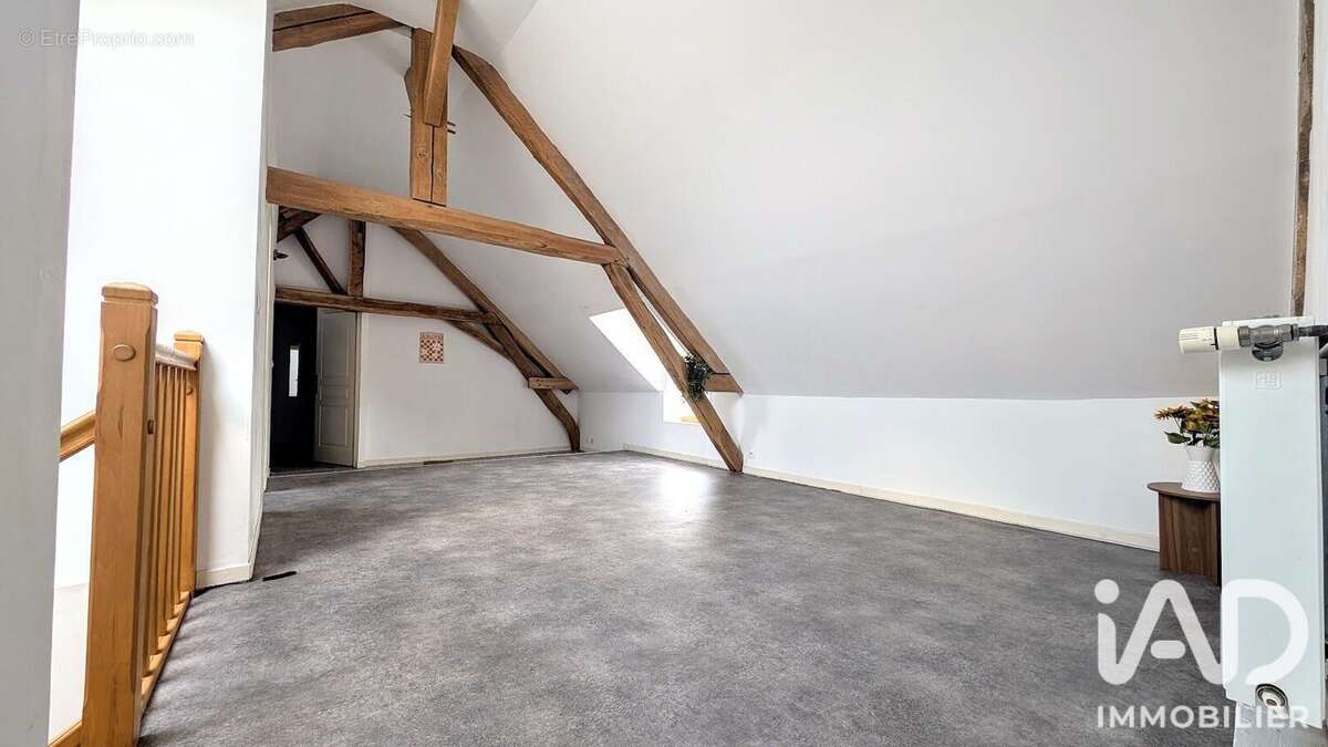 Maison 210 m² à Saint-Jean-De-La-Motte  - photo 7
