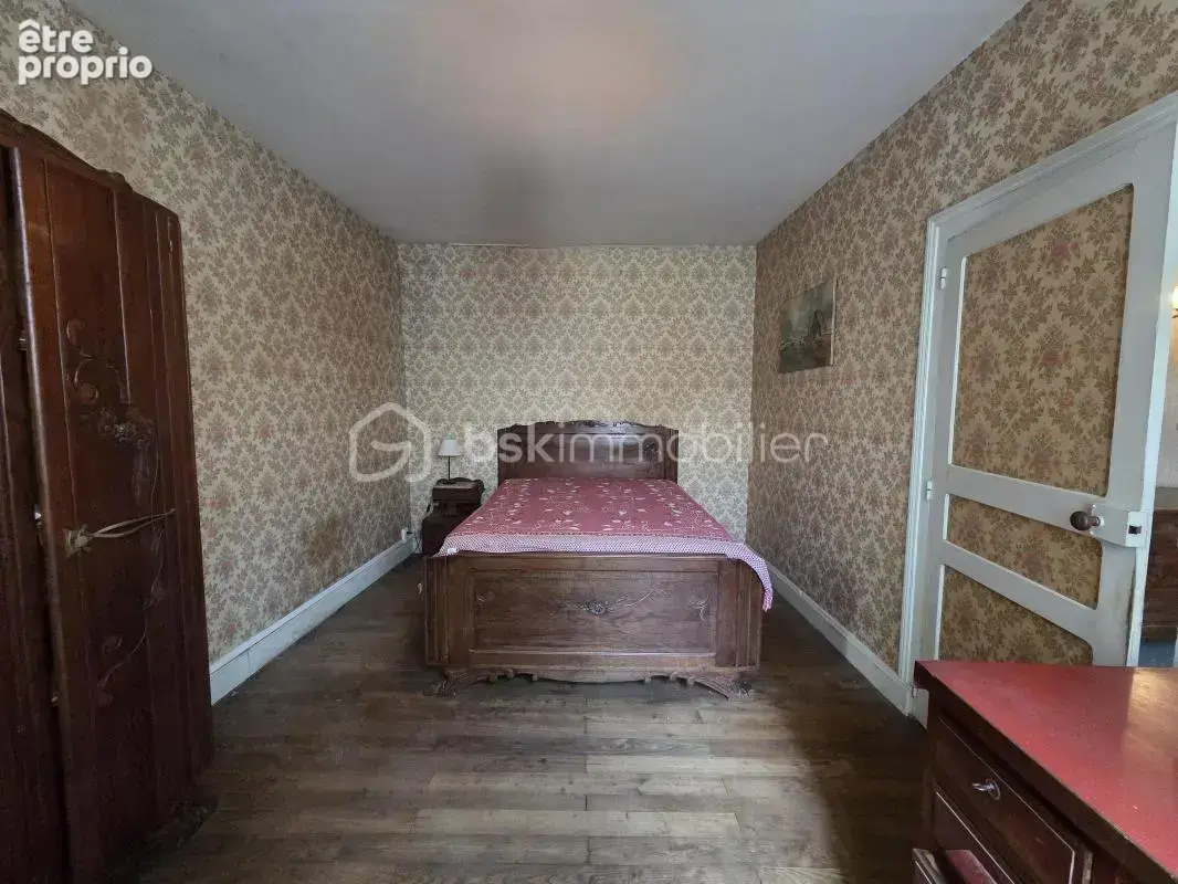 Maison à rénover avec potentiel, grand garage et jardin clos de 1200 m² - photo 8