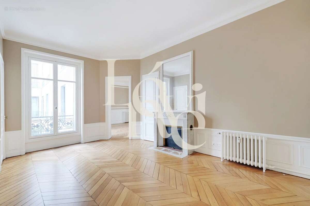 Appartement à PARIS-17E