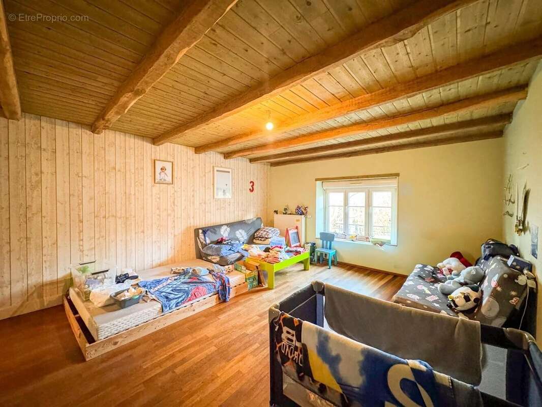 Maison à SAINT-BROINGT-LE-BOIS