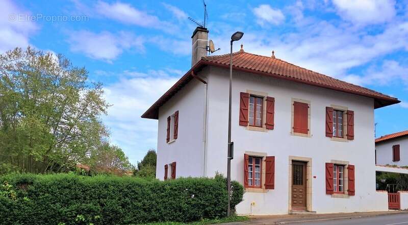 Maison à SAINT-PIERRE-D'IRUBE