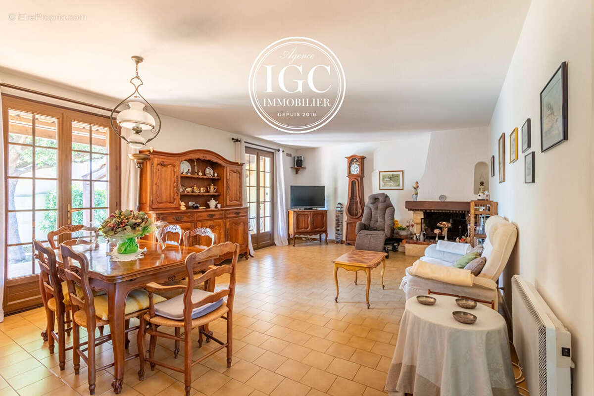 Maison à CHATEAUNEUF-LES-MARTIGUES