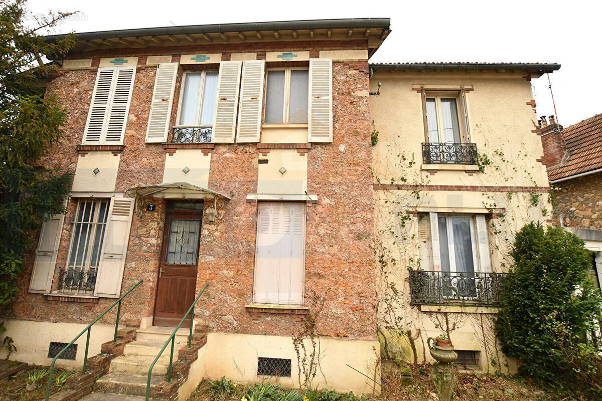 Maison à SAINT-CYR-L'ECOLE