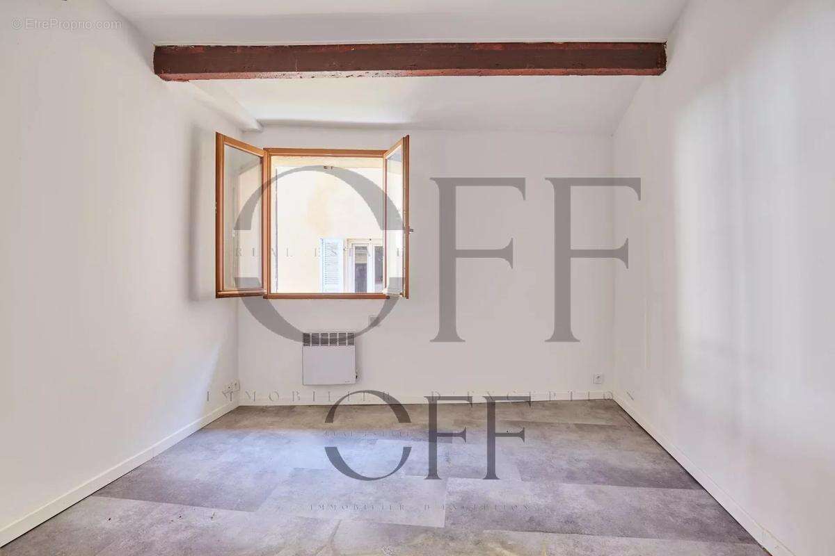 Appartement à MARSEILLE-2E