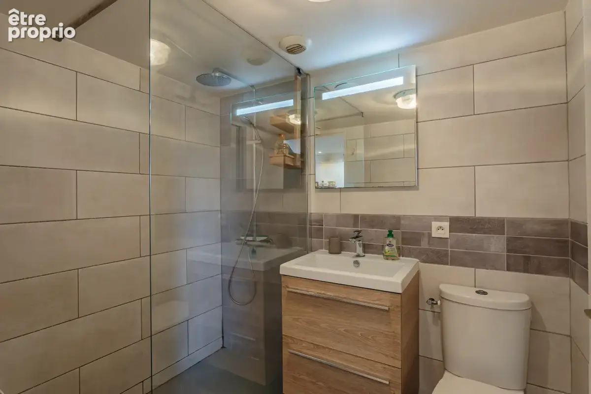 À vendre   Spacieux T2 avec grande terrasse, cave et place de parking à deux pas de l’océan - photo 5