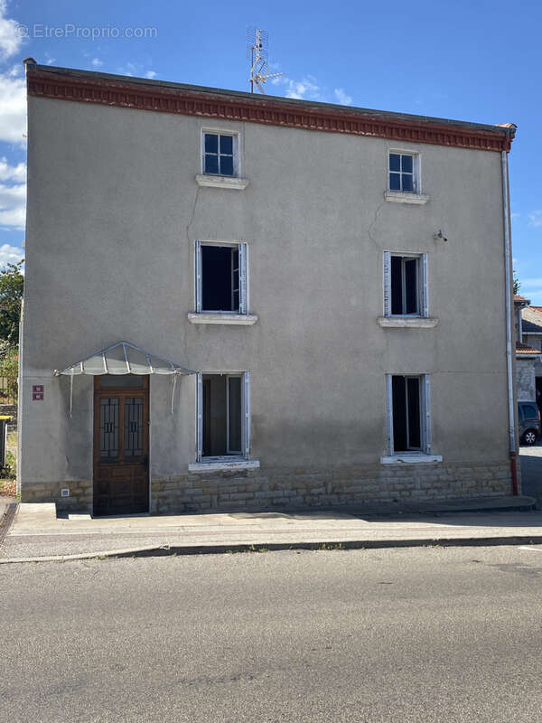 Maison à VILLEMONTAIS