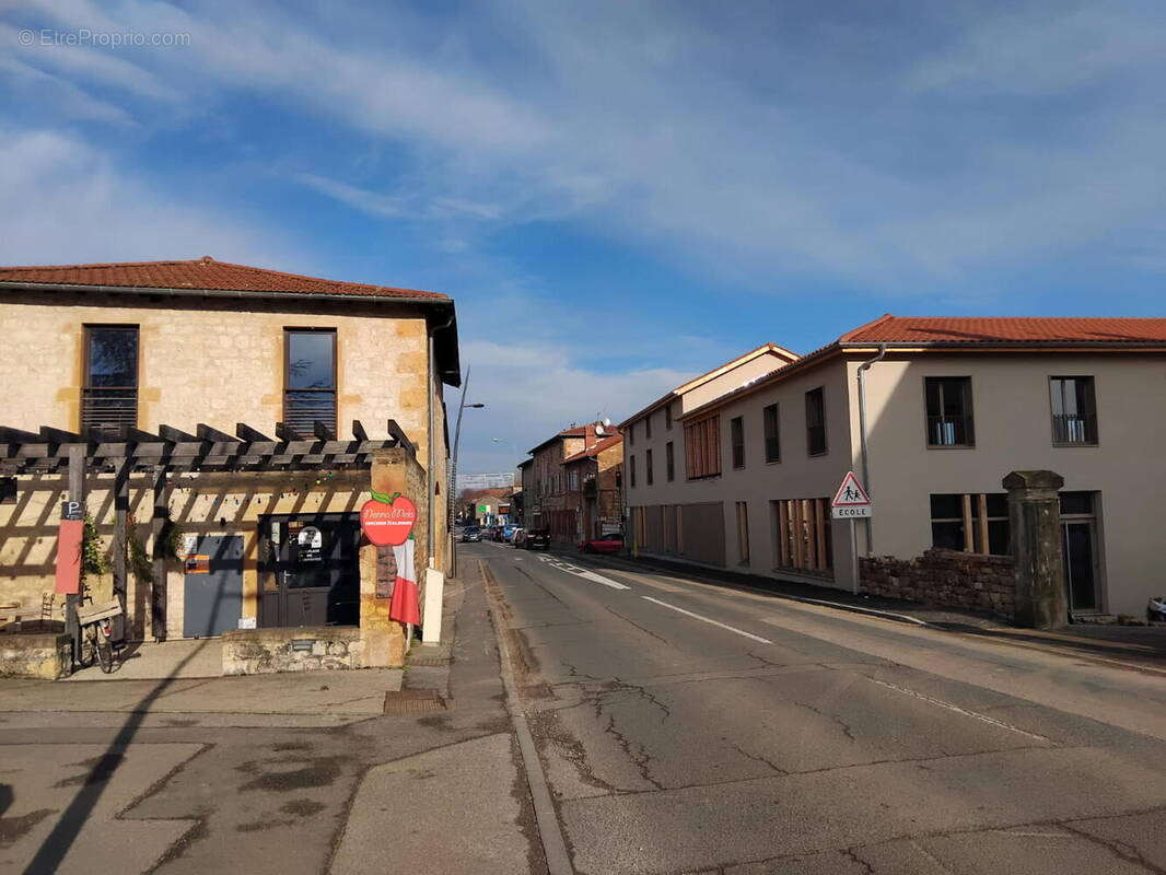 Photo 1 - Commerce à MORANCE