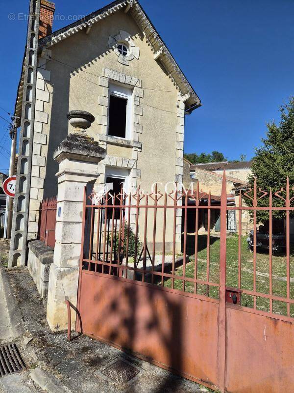 Maison à SAINT-GEORGES-LES-BAILLARGEAUX