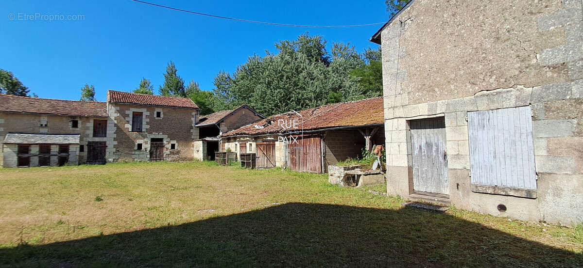Maison à LENCLOITRE
