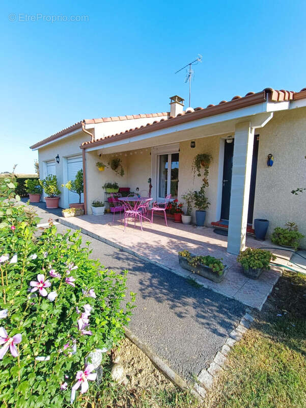 Maison à AYGUESVIVES