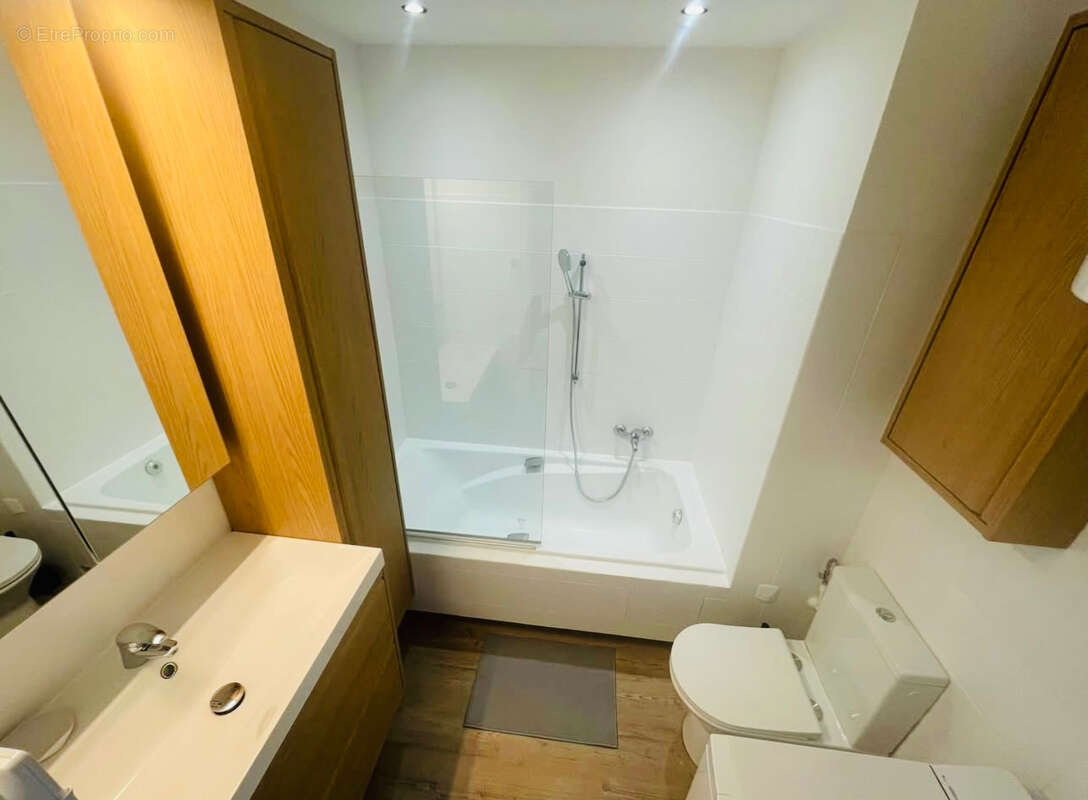 Appartement à SAINT-LAURENT-DU-VAR