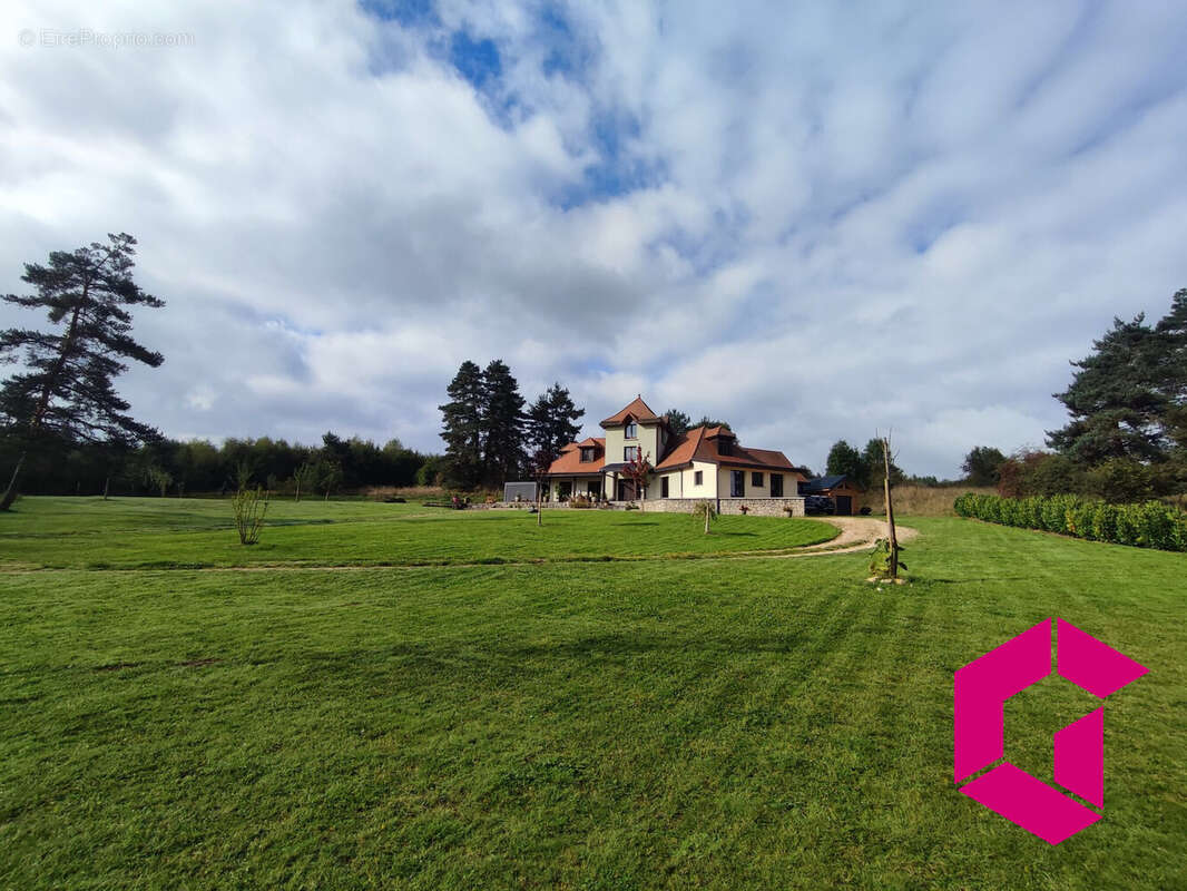 Maison à SAINT-ALYRE-D'ARLANC