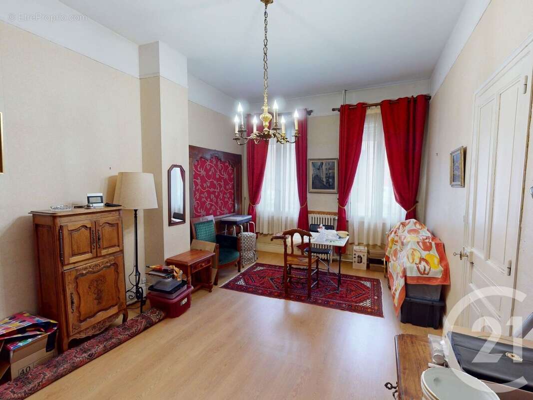 Autre à SAINT-QUENTIN